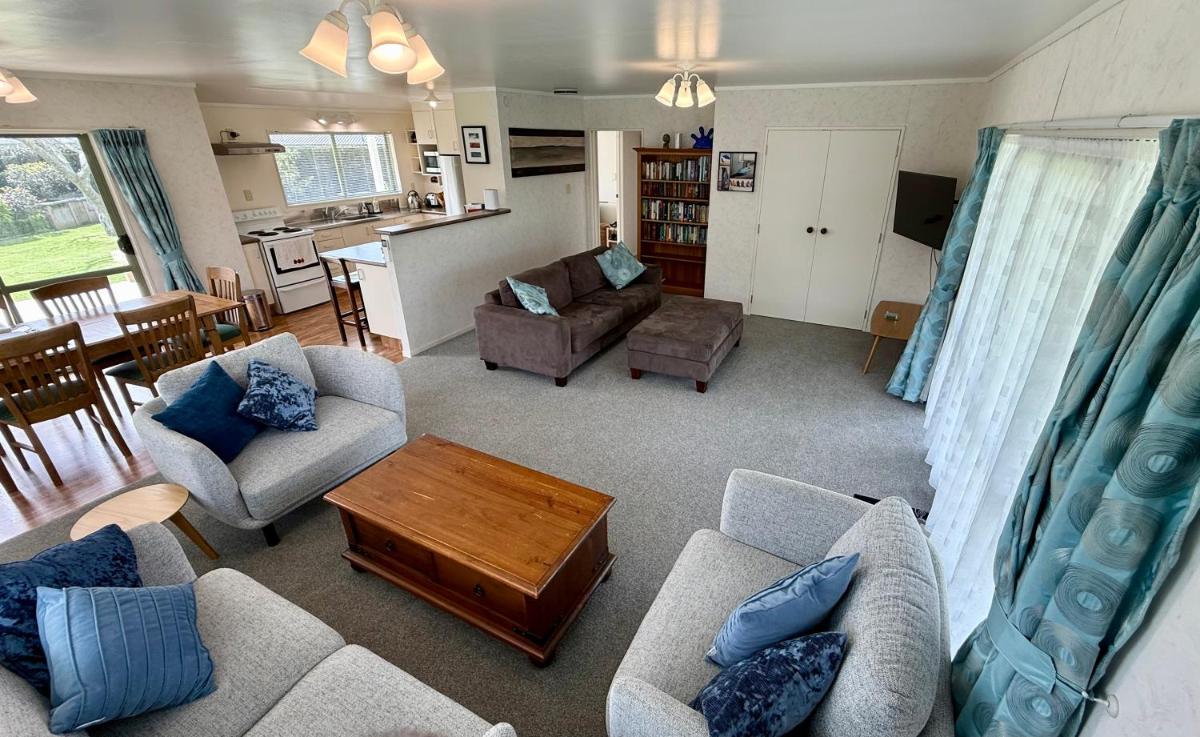 Waihi Getaway - Waihi Beach Holiday Home - Housity