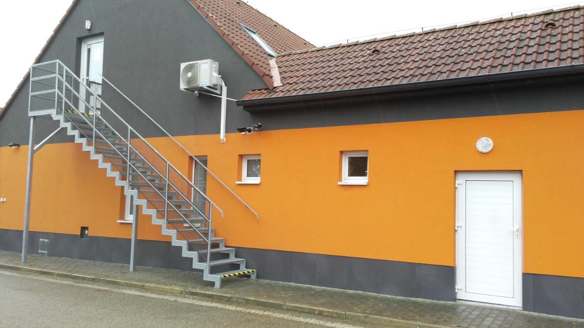 Bed & Parking Eurobit - Housity