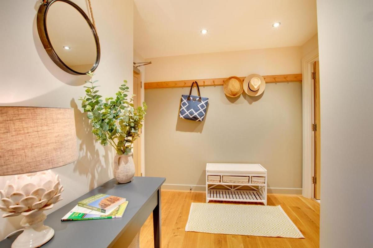 West Bay Watch - Housity