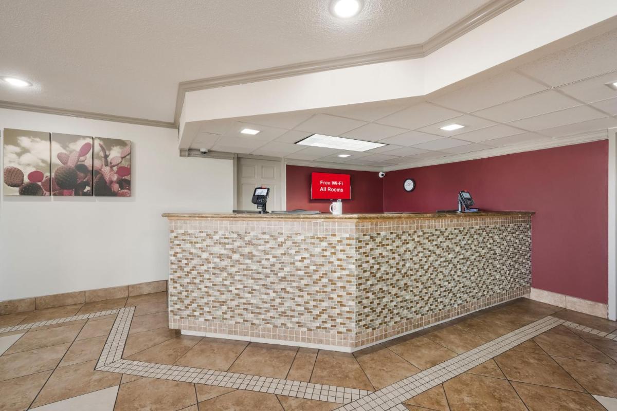 Red Roof Inn College Station - Housity