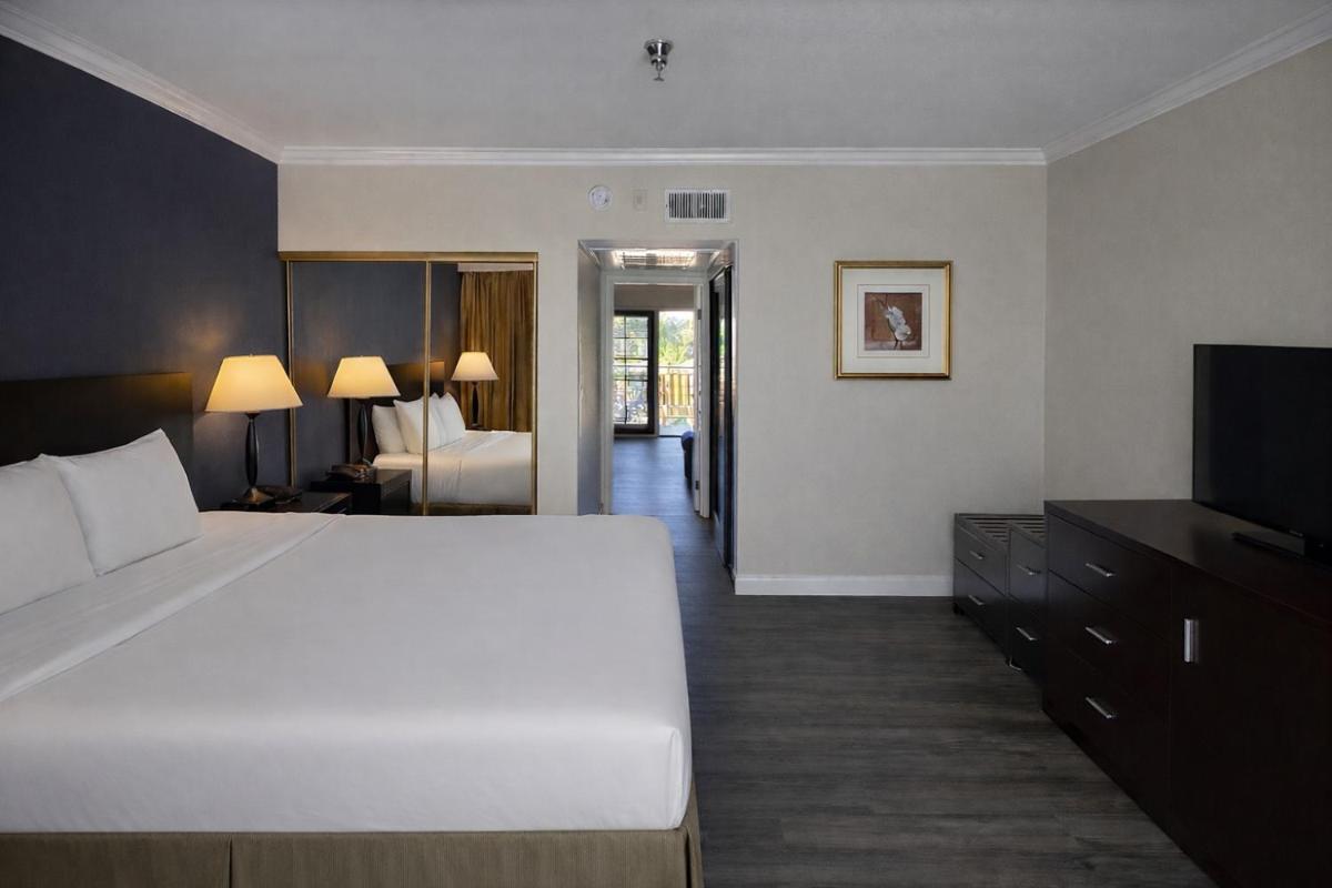 The Buena Park Grand Hotel & Suites - Housity