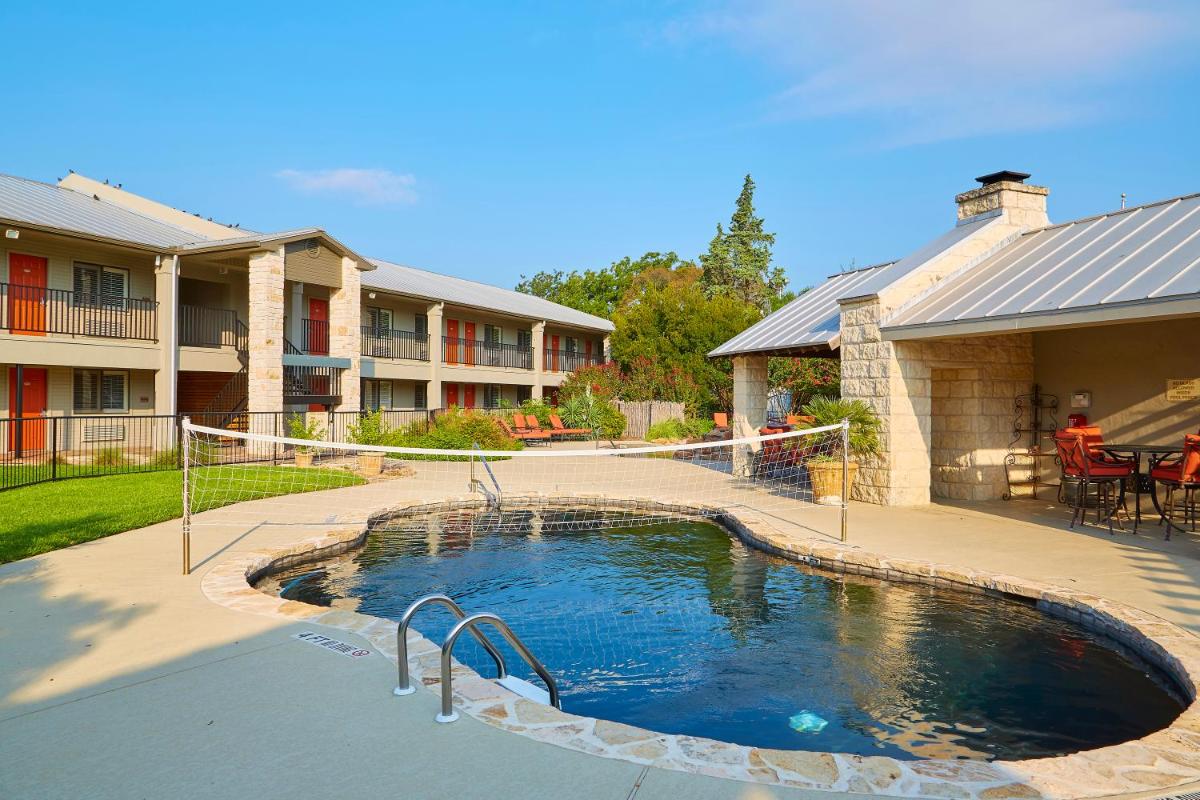 Fredericksburg Inn and Suites - Housity