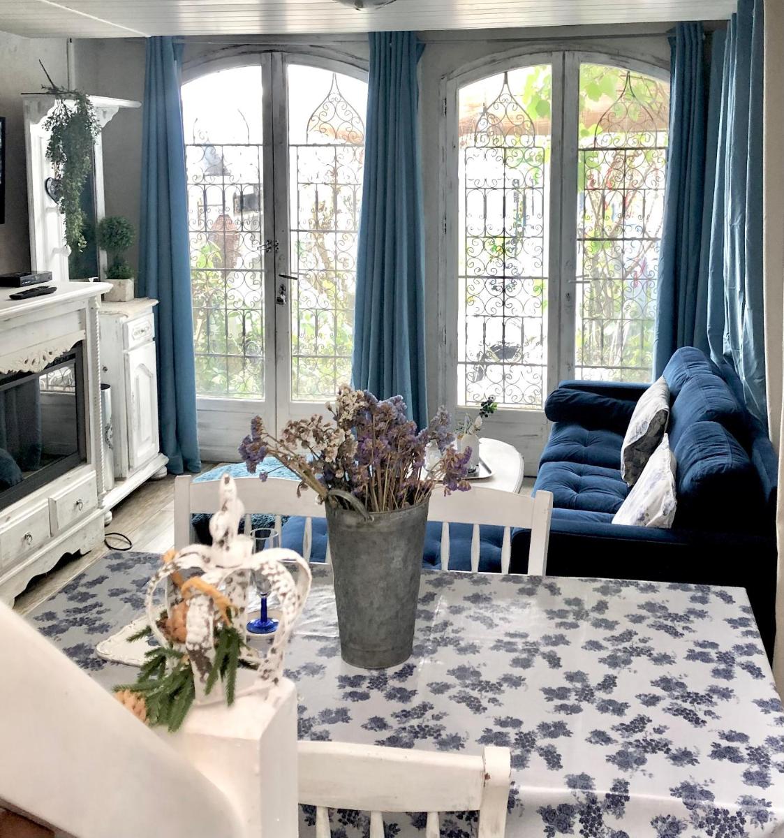 La Porte Bleue : Guest house Cosy & Jaccuzi - Housity