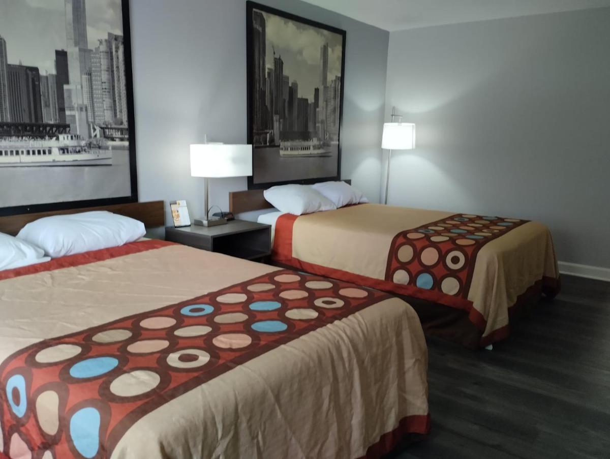 Super 8 by Wyndham Morris - Housity