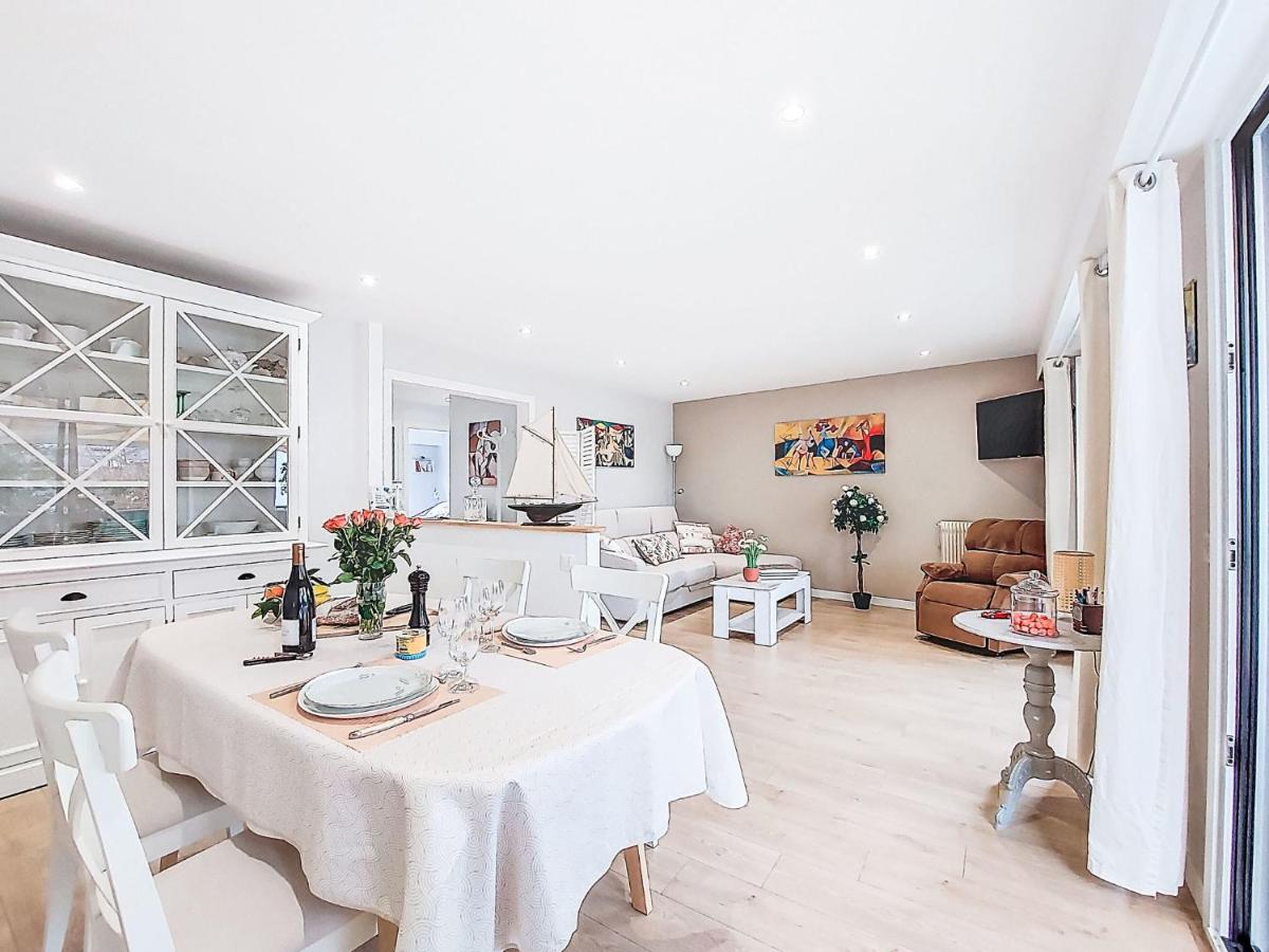 Apartment Port et plage à pied- linge inclus by Interhome - Housity