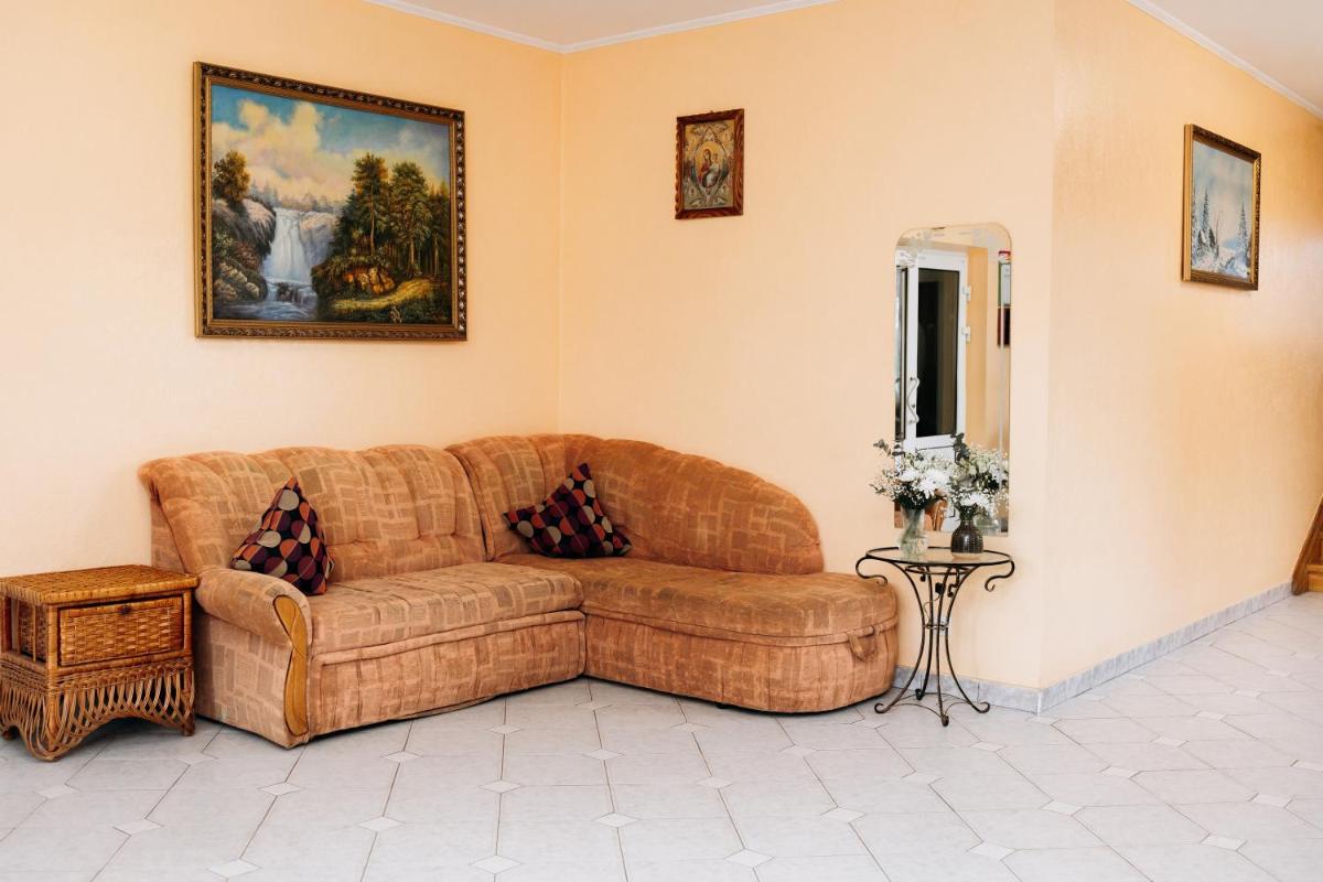 Hotel Yasinya - Housity
