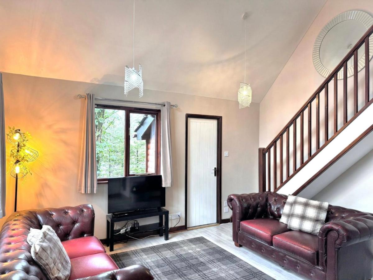 Primrose 20-Woodland Lodges-Carmarthen-Pembroke - Housity