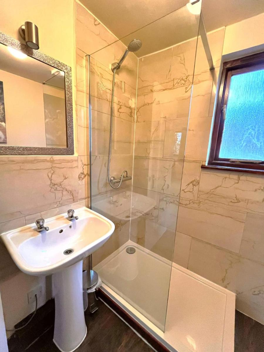 Primrose 20-Woodland Lodges-Carmarthen-Pembroke - Housity