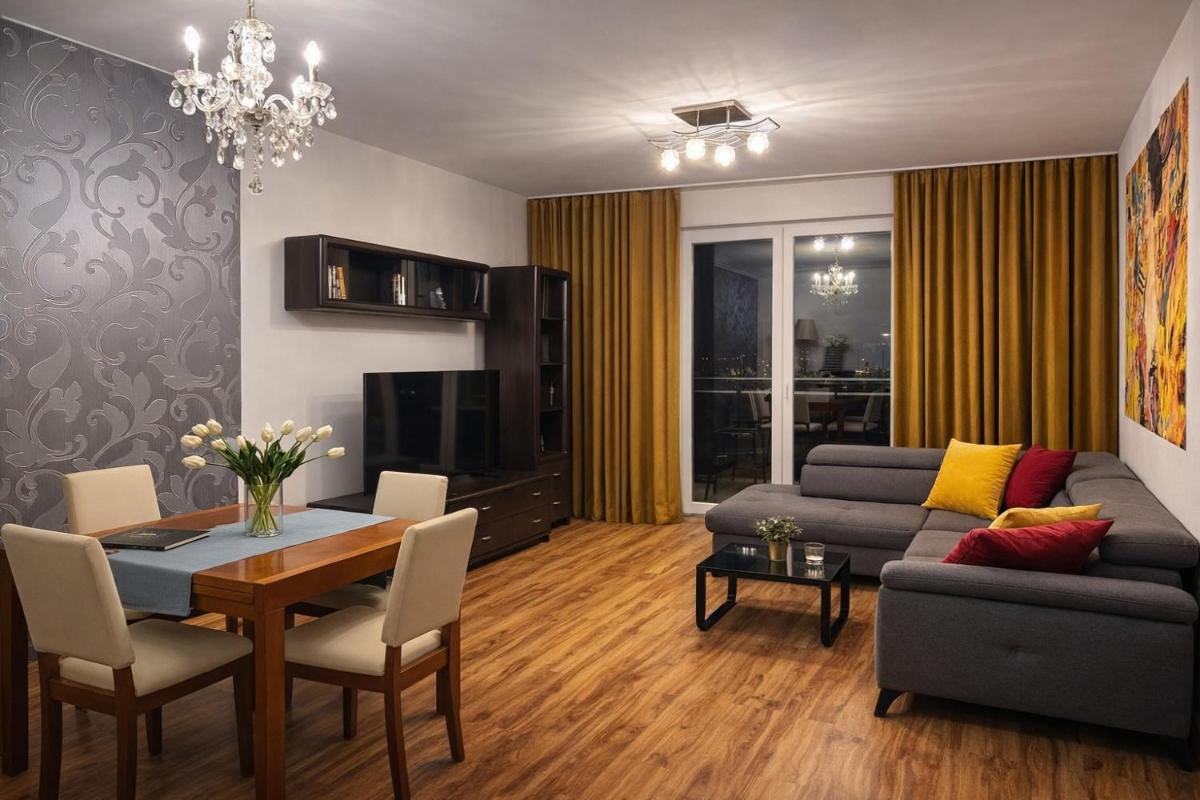 EUROPA22 HOTelarnia Centrum Tomaszów Maz 3 pokoje na wyłączność dla max 9 osób ze wspólną łazienką Expresowe zameldowanie od 13-00 - Housity