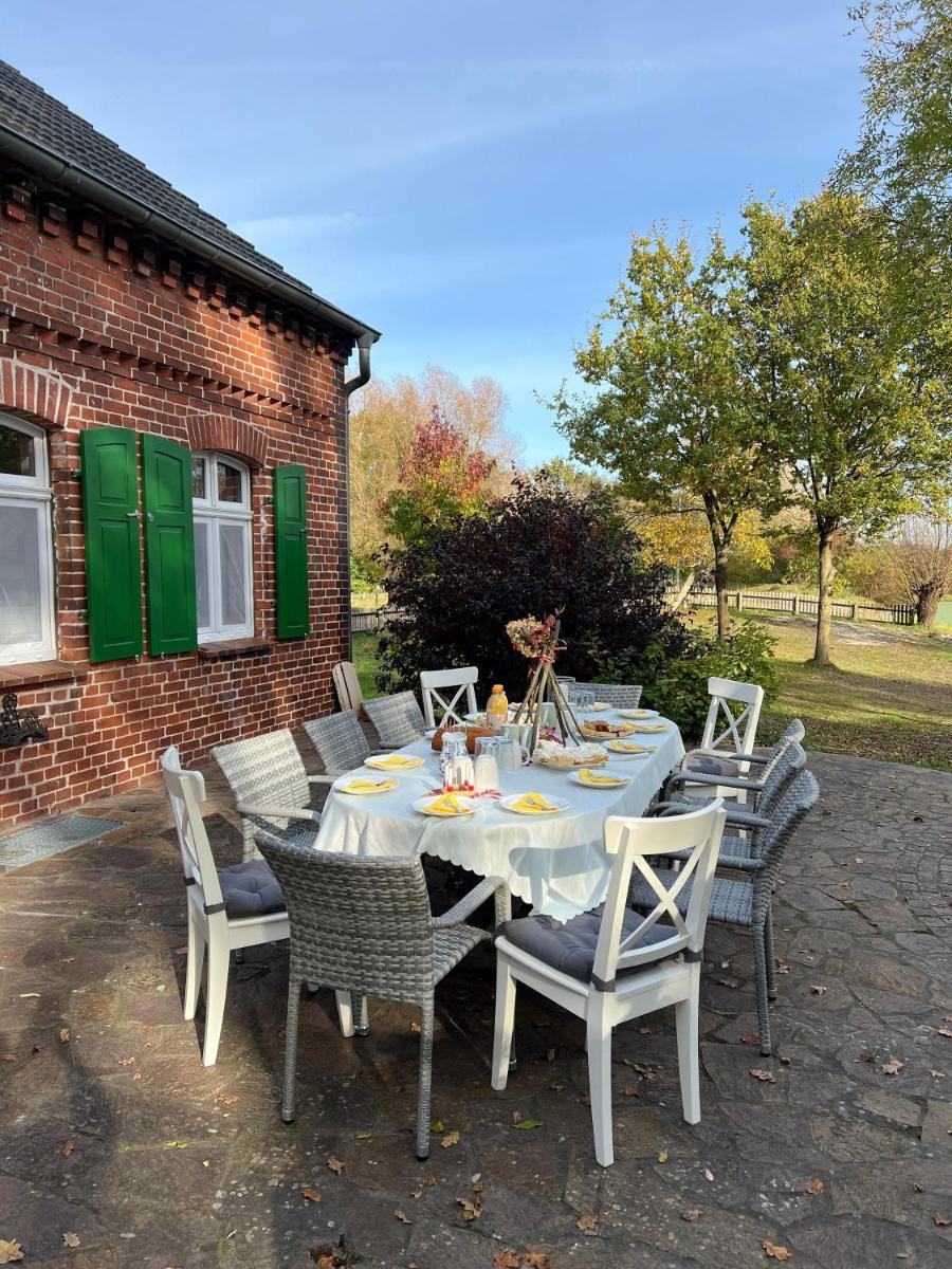 Elbferienhaus Lenzerwische - gemeinsames Urlauben an der Elbe mit privaten Badesee - alles inklusive - Housity