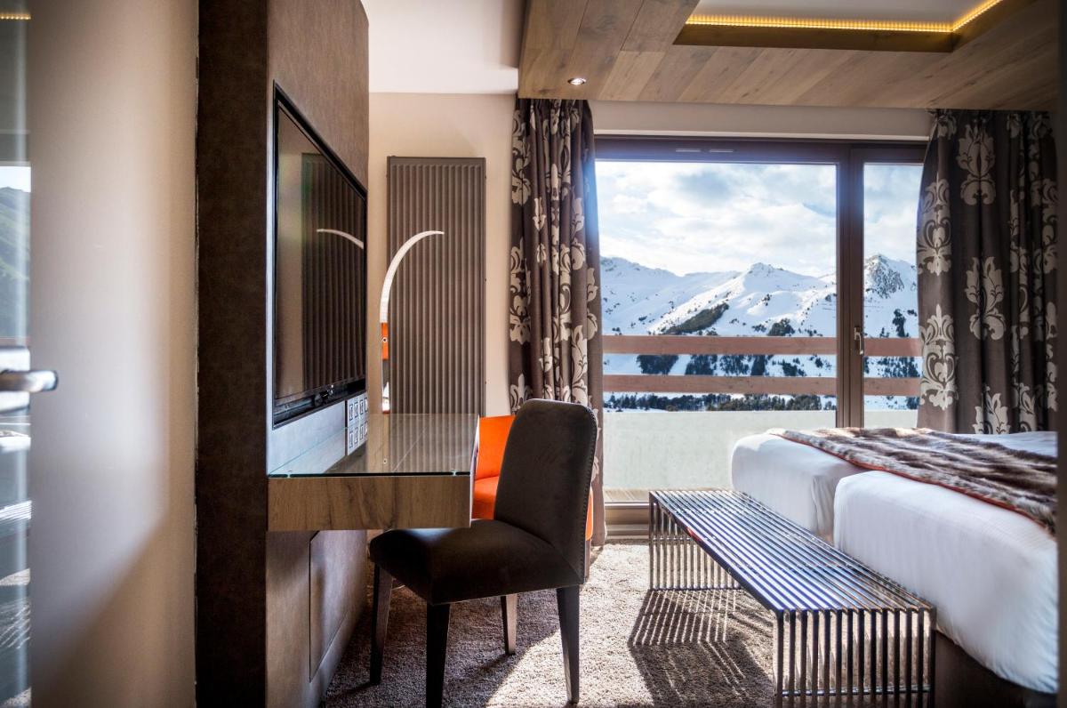 Vue générale sur la montagne ou vue sur la montagne depuis l'hôtel