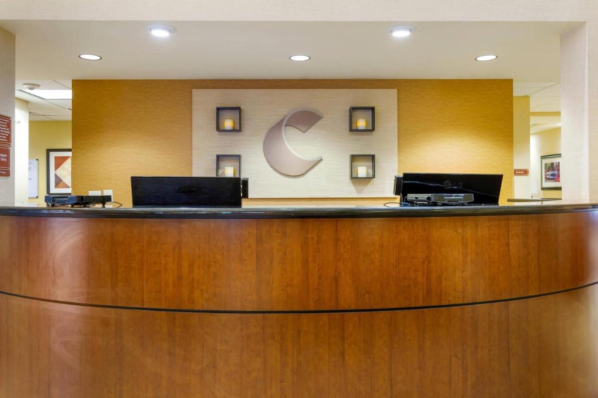Comfort Suites Charleston West Ashley - Housity