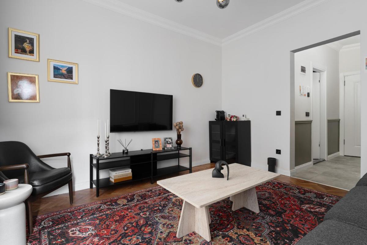 Premium Family House for 10 Near Taksim - Housity