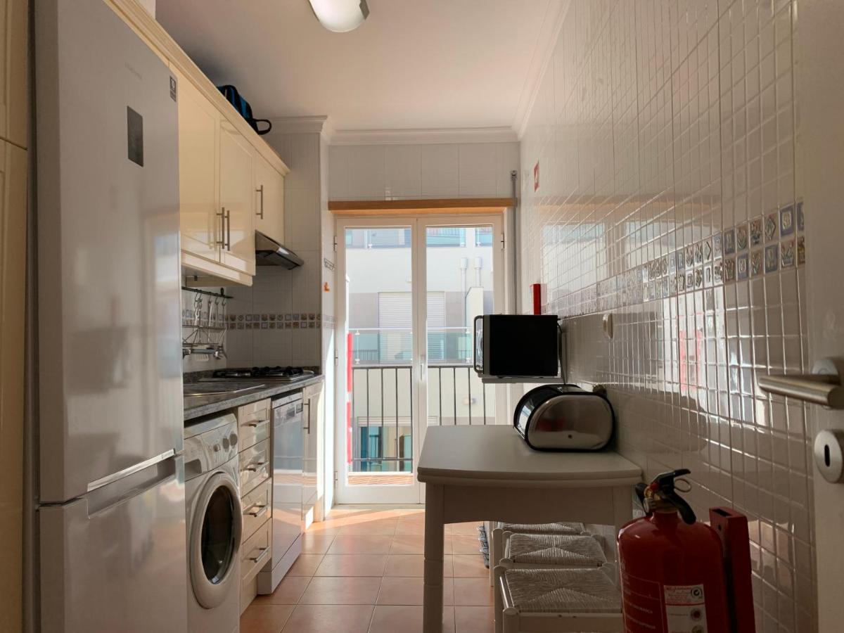 Monte Gordo Beach Flat with Balcony - Hizvo