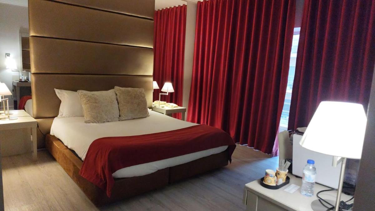 Uma cama ou camas num quarto em Hotel de Ilhavo Plaza & Spa
