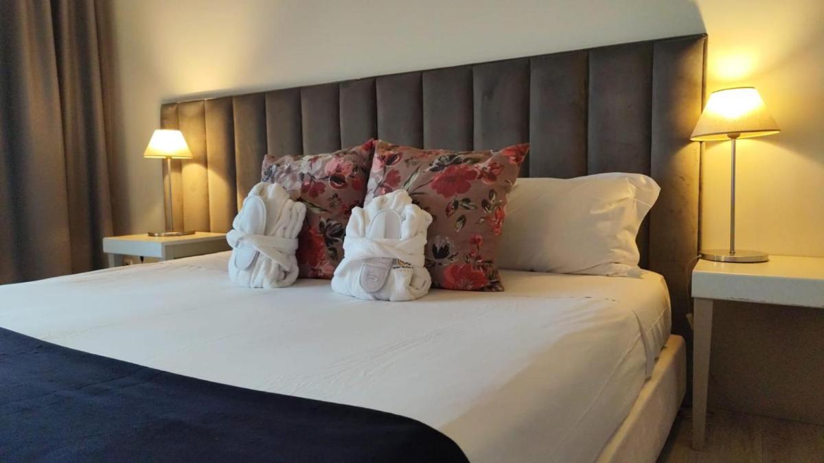 Uma cama ou camas num quarto em Hotel de Ilhavo Plaza & Spa