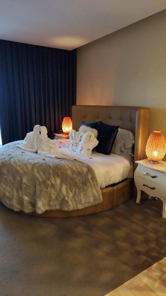 Uma cama ou camas num quarto em Hotel de Ilhavo Plaza & Spa