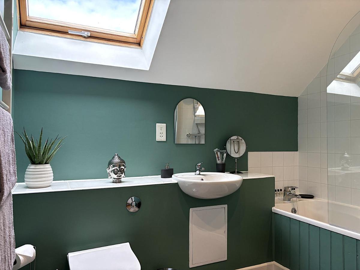 St Johns Penthouse Serviced Apartment, Bridgnorth - Housity