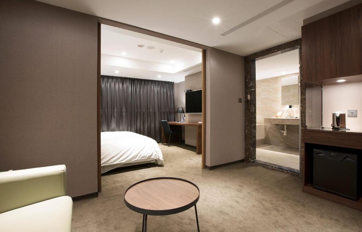 Noble Hotel - Housity