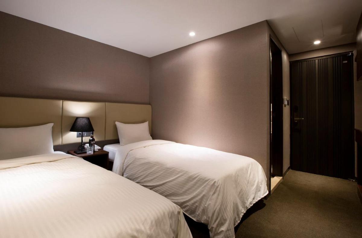 Noble Hotel - Housity