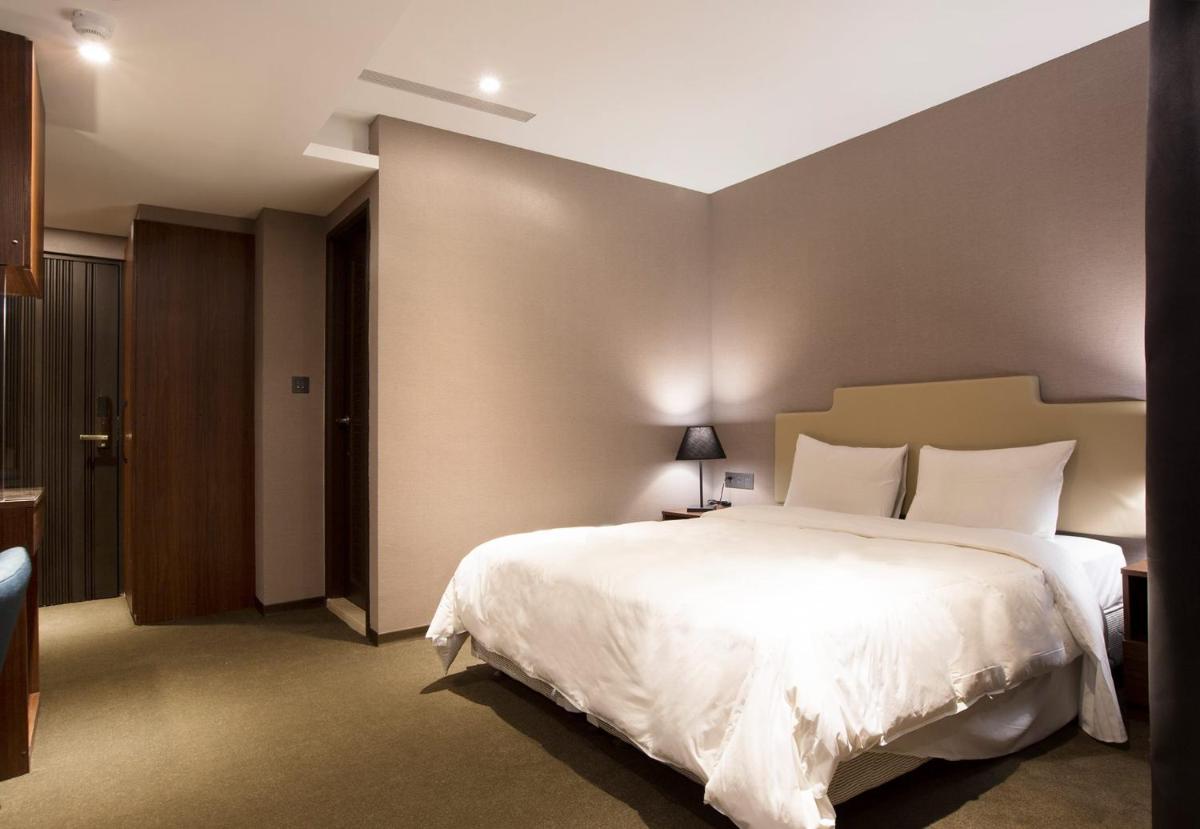 Noble Hotel - Housity