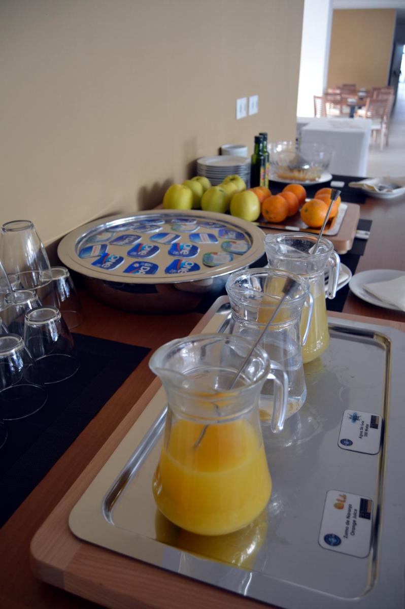 Comida en o cerca de este hotel