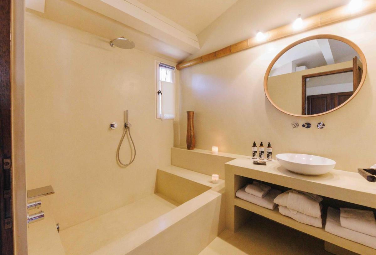 Salle de bains dans l'établissement Hôtel La Dimora & Spa