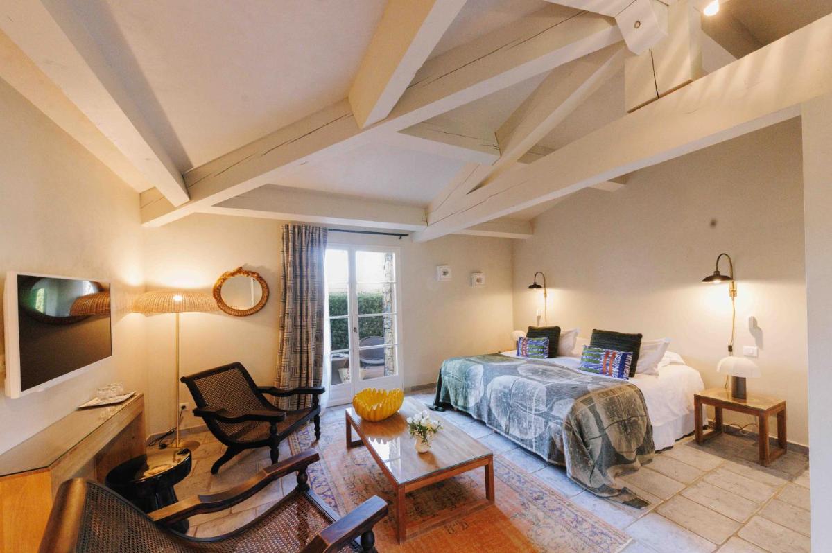Télévision ou salle de divertissement dans l'établissement Hôtel La Dimora & Spa