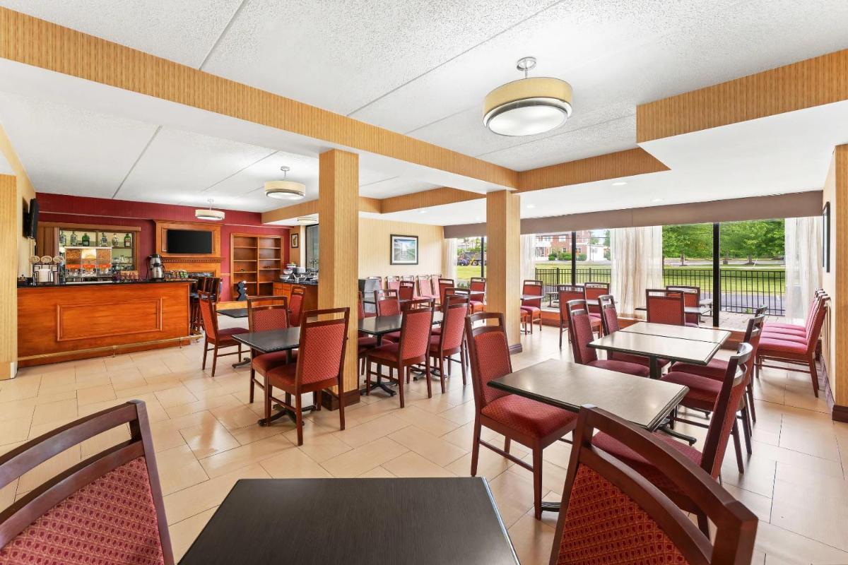 Comfort Inn Lehigh Valley West - Housity