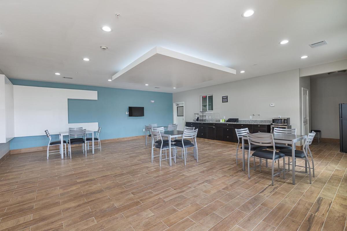 Scottish Inns & Suites - Crosby - Housity