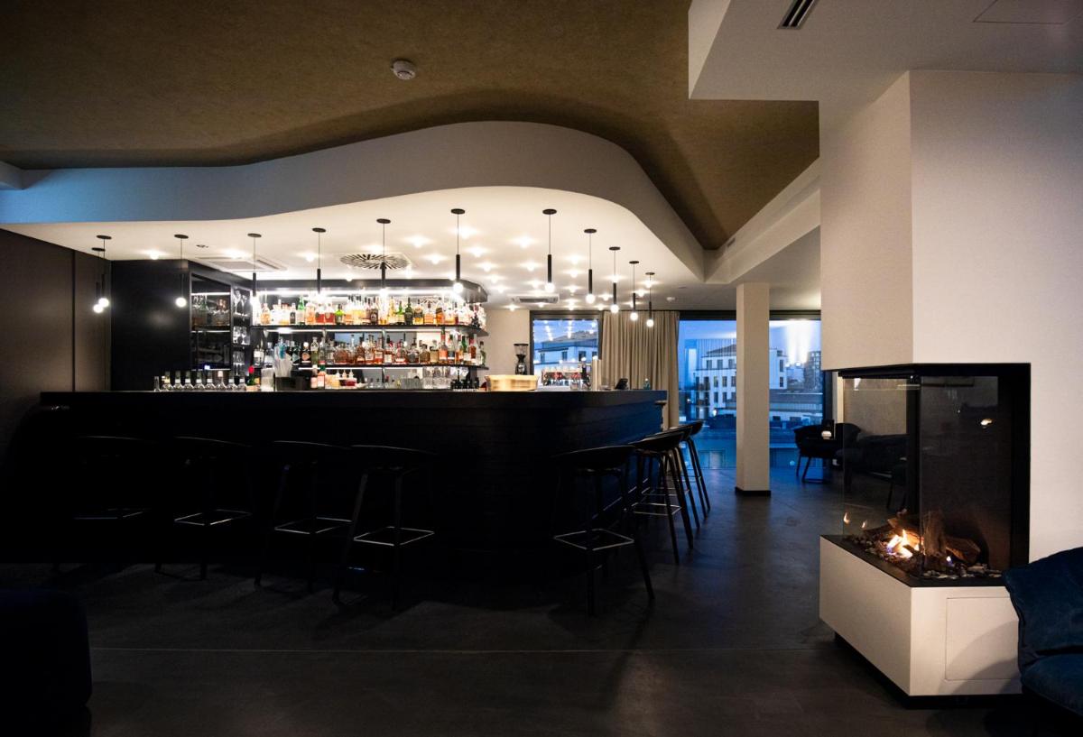 Lounge oder Bar in der Unterkunft KPM Hotel & Residences Berlin, a Member of Design Hotels