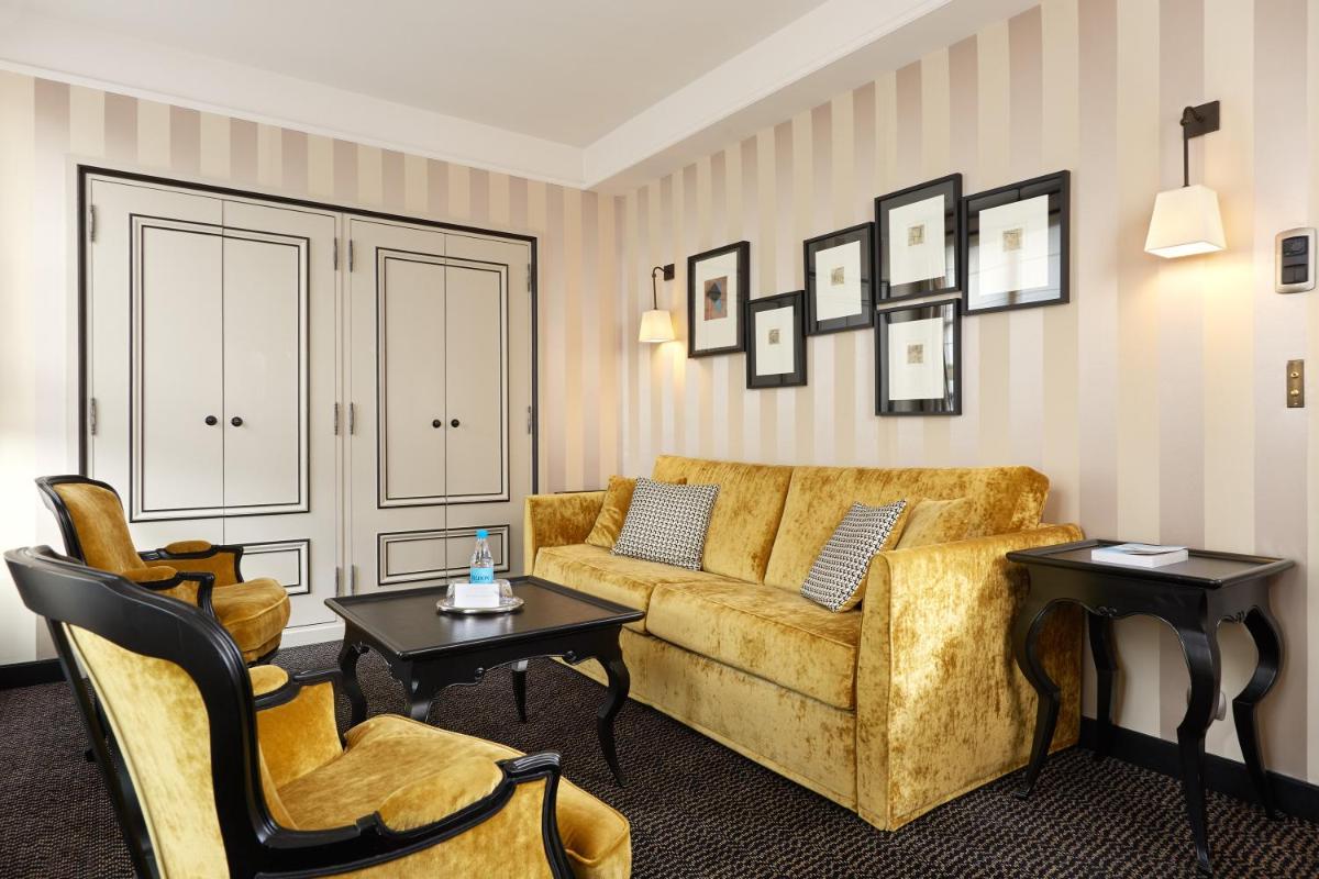 Coin salon dans l'établissement Le Pavillon de la Reine & Spa, Place des Vosges