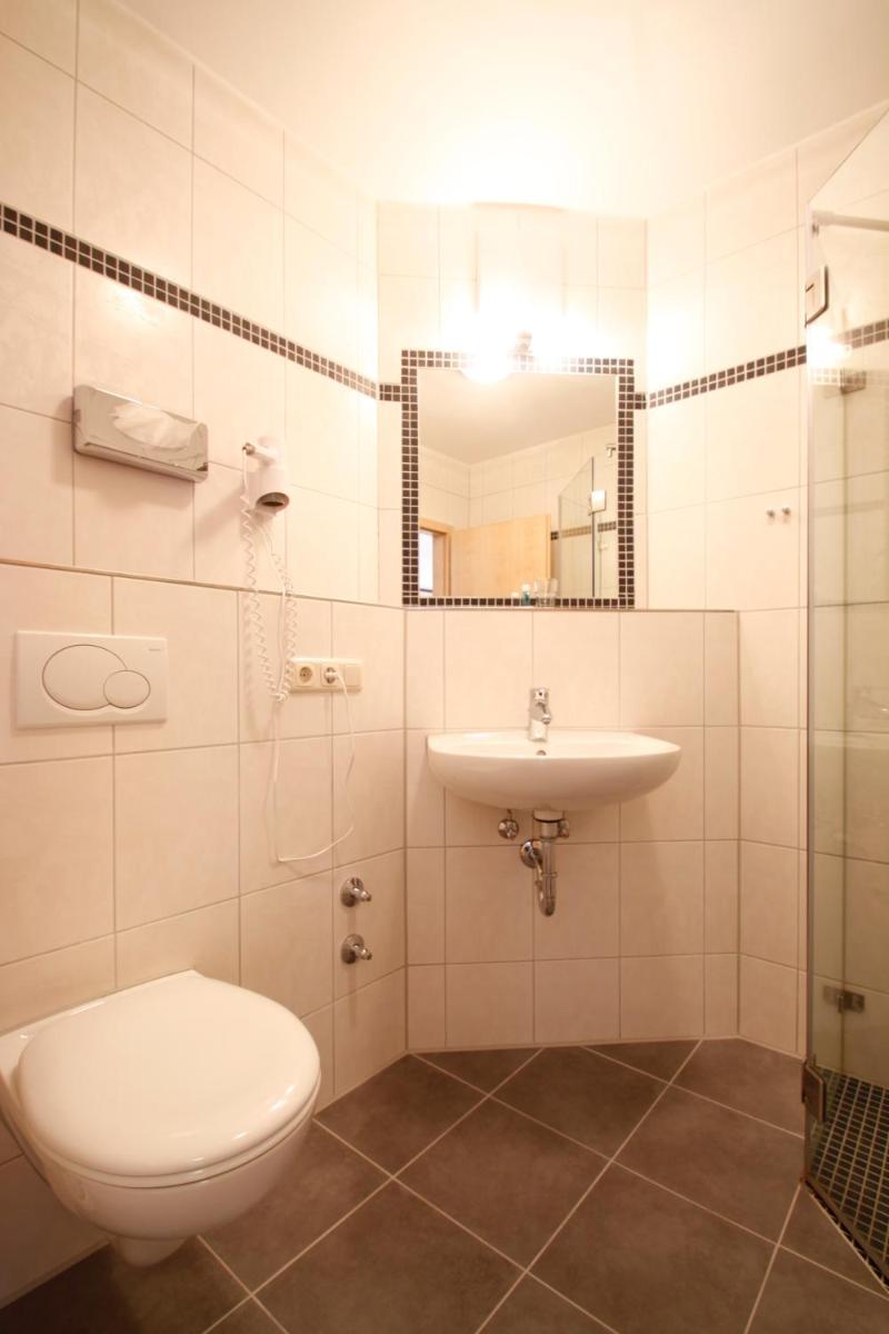 Hotel-Cafe Hanfstingl - Housity