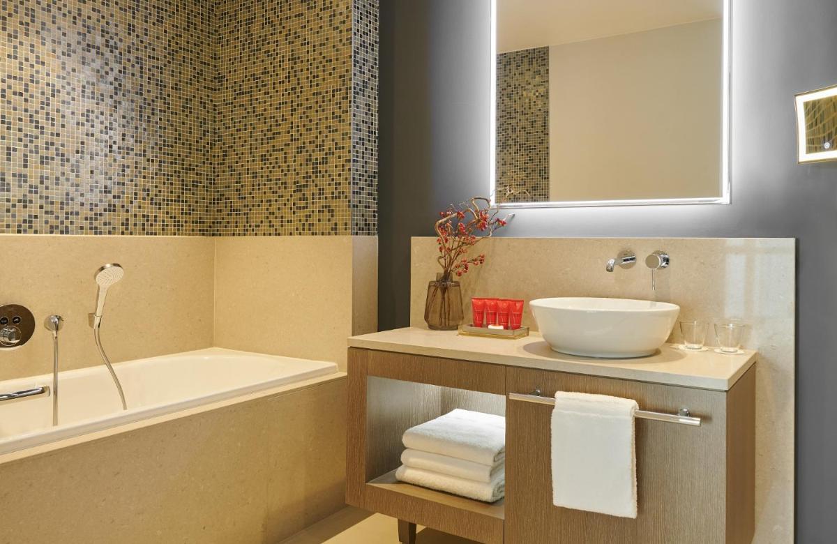 Salle de bains dans l'établissement InterContinental Lyon - Hotel Dieu by IHG