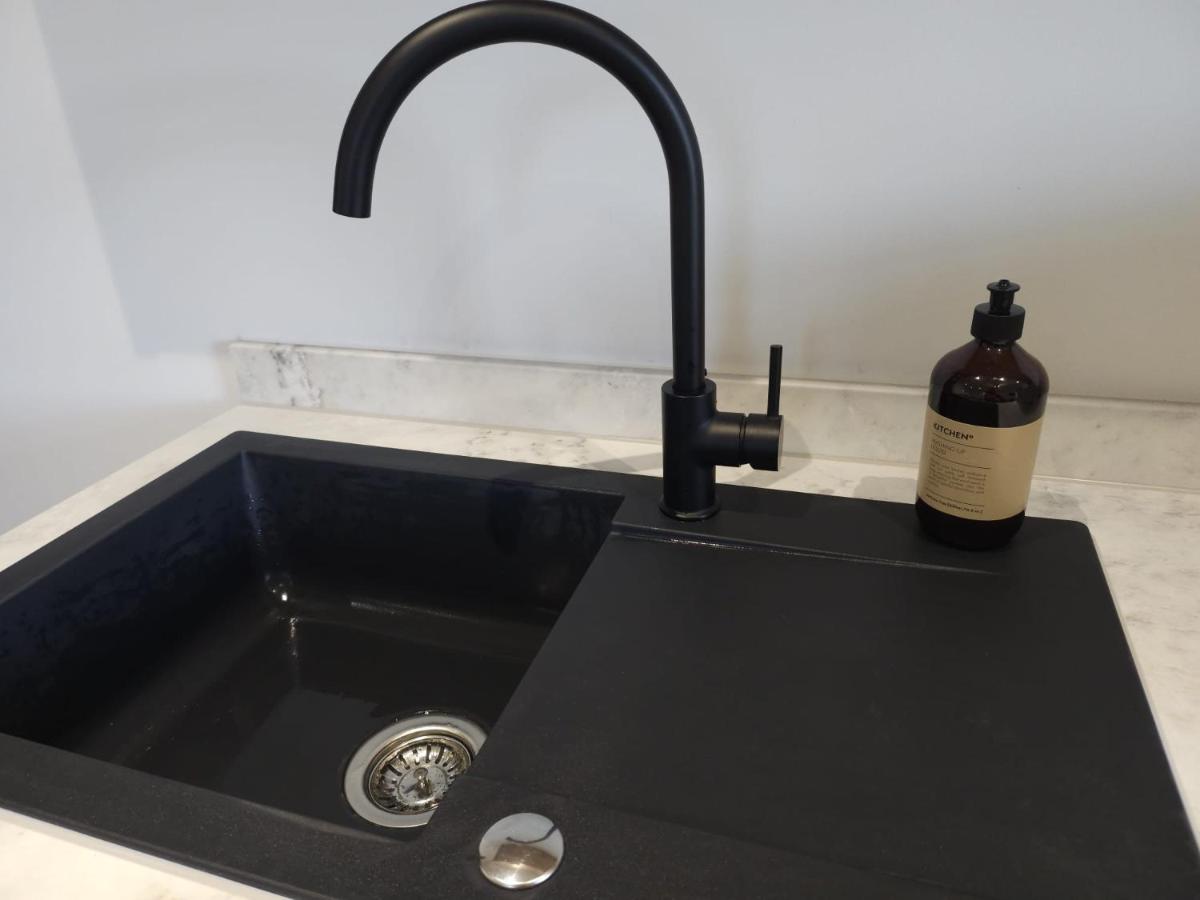 Stylish Apartment Walk to Newark Castle & Town - Housity