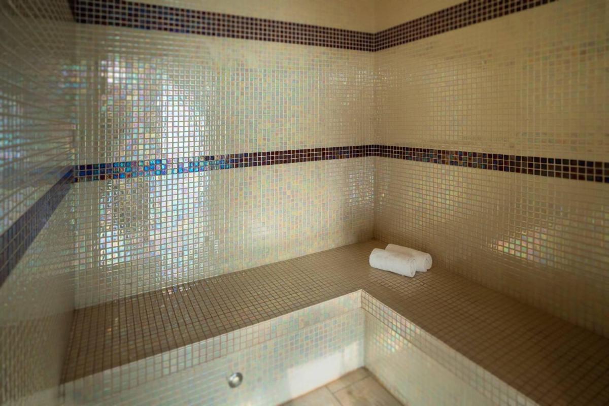 Salle de bains dans l'établissement Best Western Plus Villa Saint Antoine Hotel & Spa