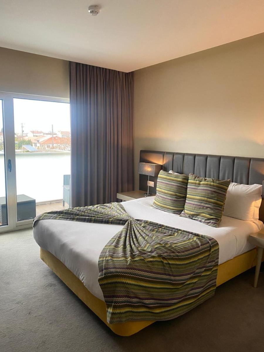 Uma cama ou camas num quarto em Hotel de Ilhavo Plaza & Spa