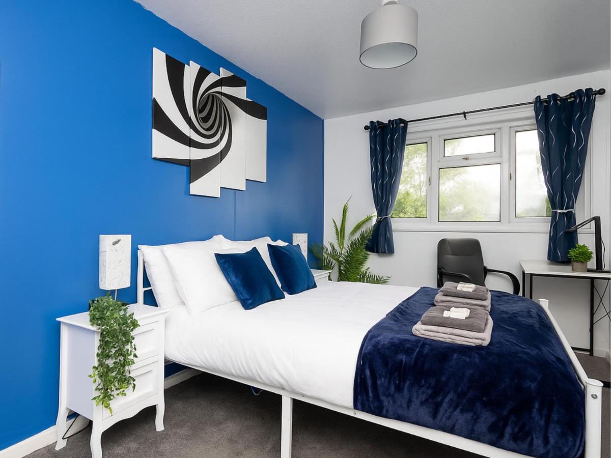 Grange Fields by Alt-Stay Contractor Accommodation - 3 Bed Contractor Home With Parking, Wi-Fi & Full Kitchen - Ideal For Long stays - Housity