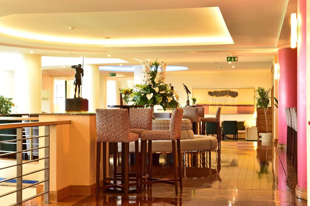 Uma área de estar em Pestana Grand Ocean Resort Hotel
