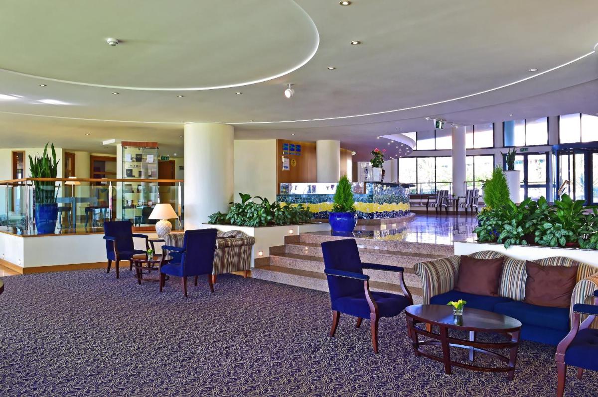 Um restaurante ou outro lugar para comer em Pestana Grand Ocean Resort Hotel