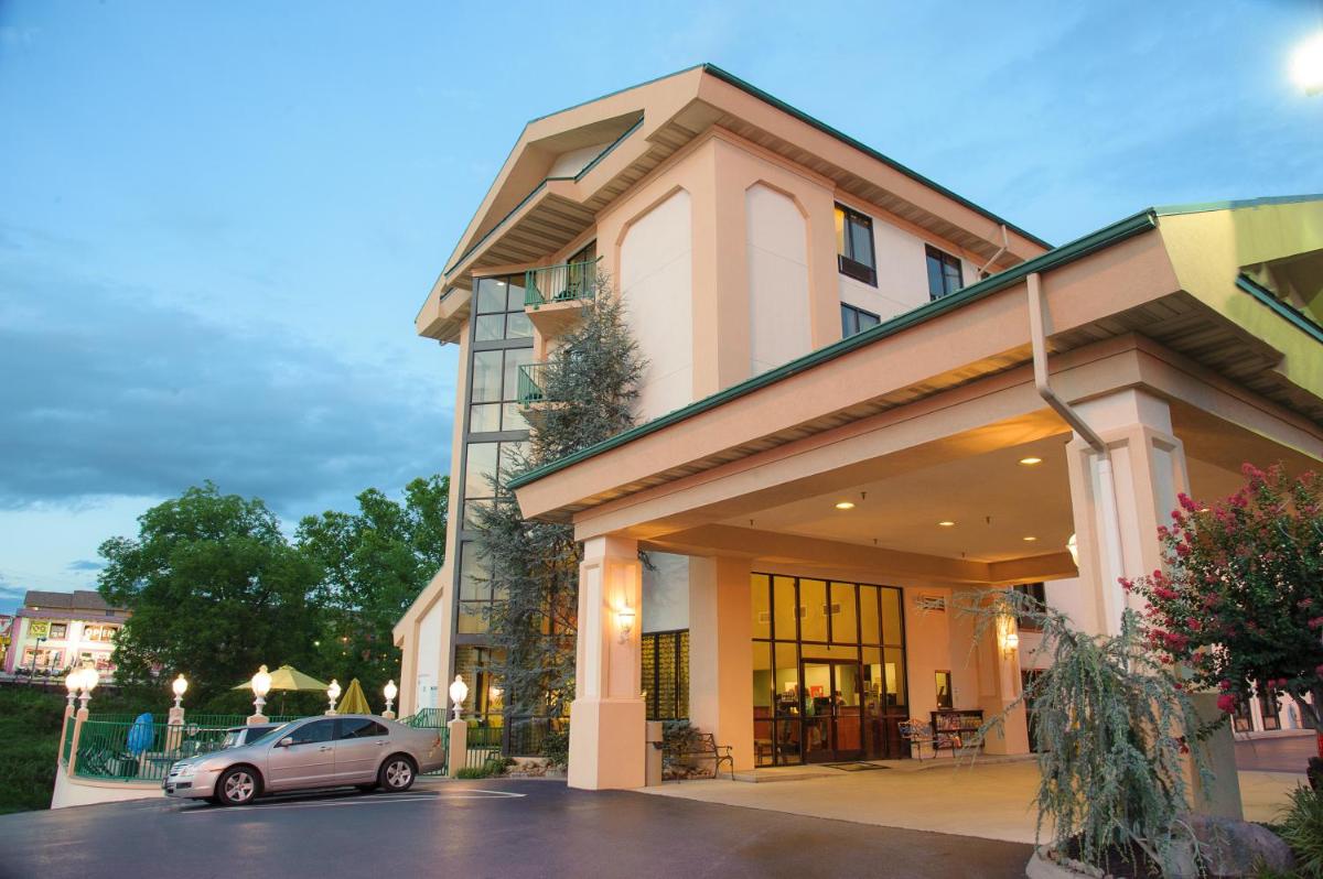 Pigeon River Inn - Housity