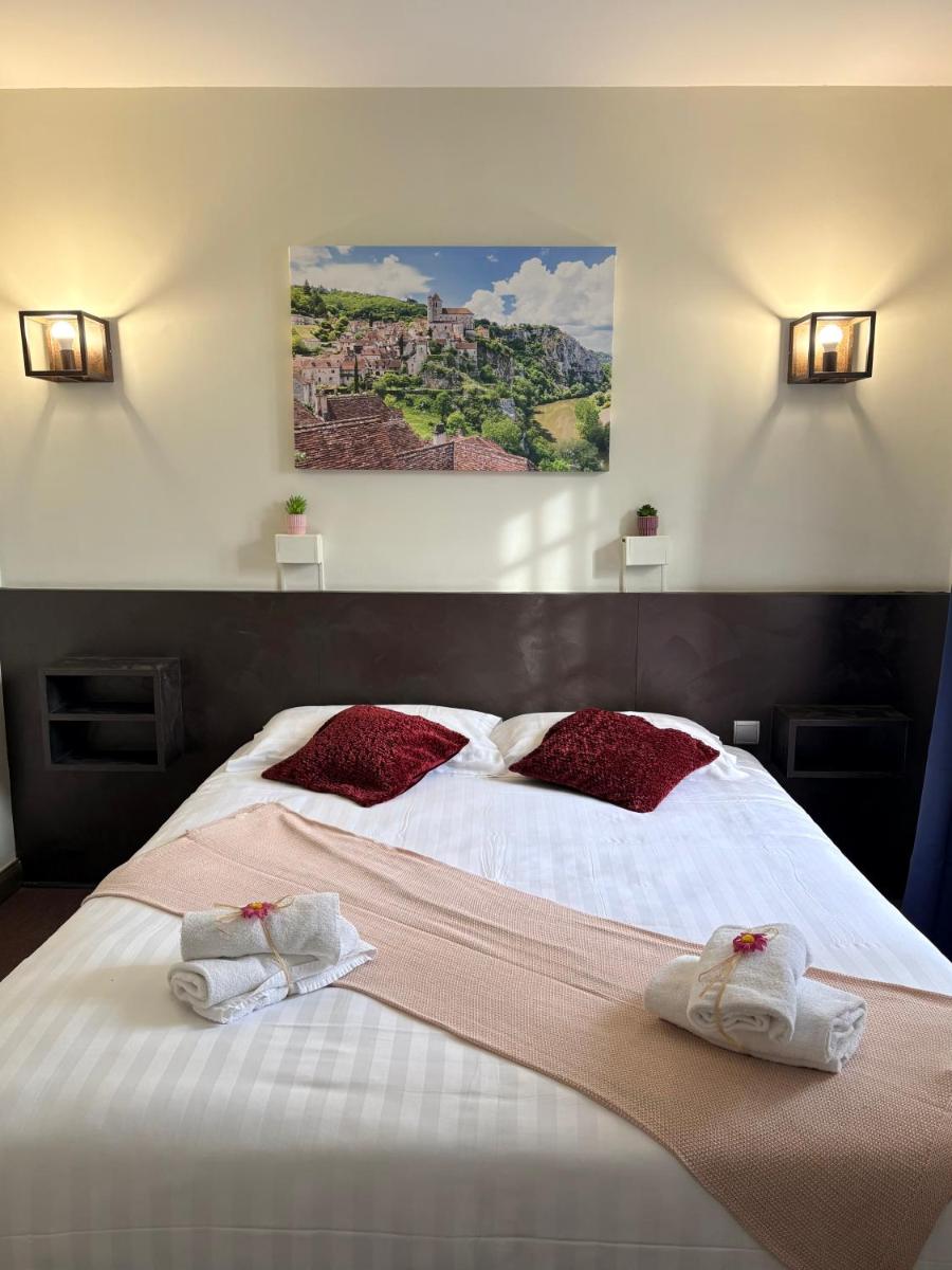 Logis Hôtels - Hôtel et Restaurant Le Lion d'Or - Housity