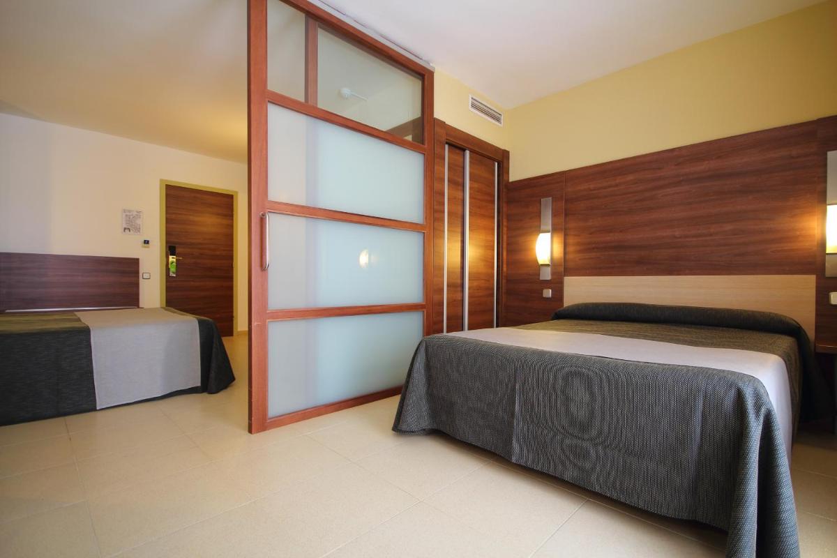 Cama o camas de una habitación en AQUA Hotel Aquamarina & Spa