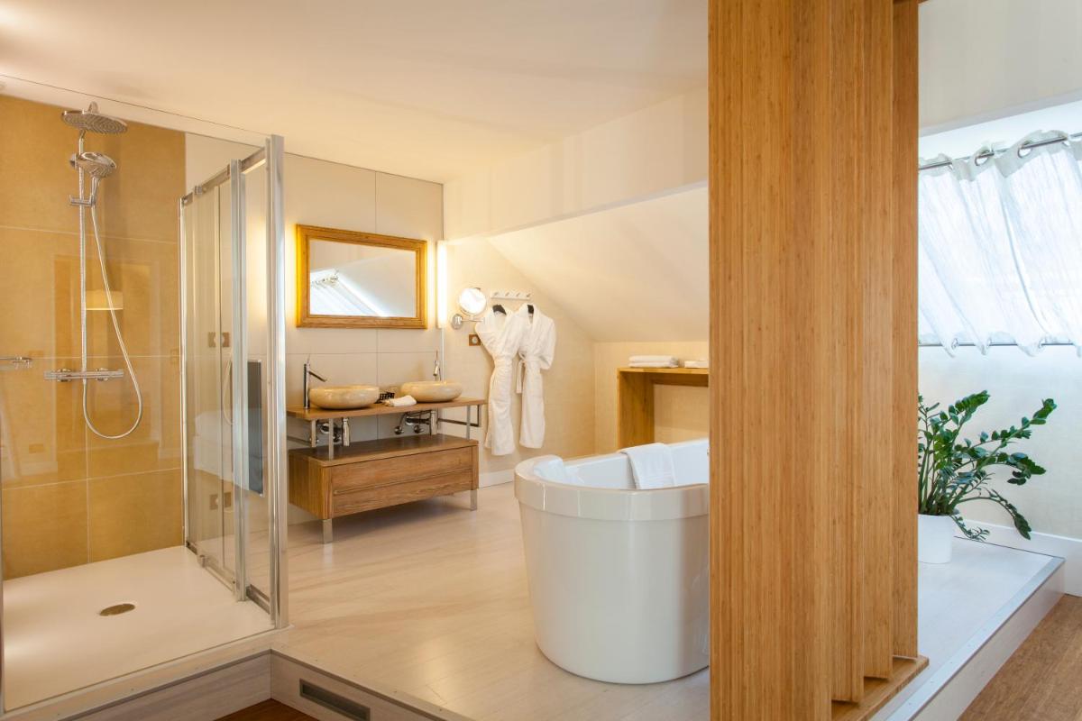 Salle de bains dans l'établissement Maison Doucet - Relais & Châteaux