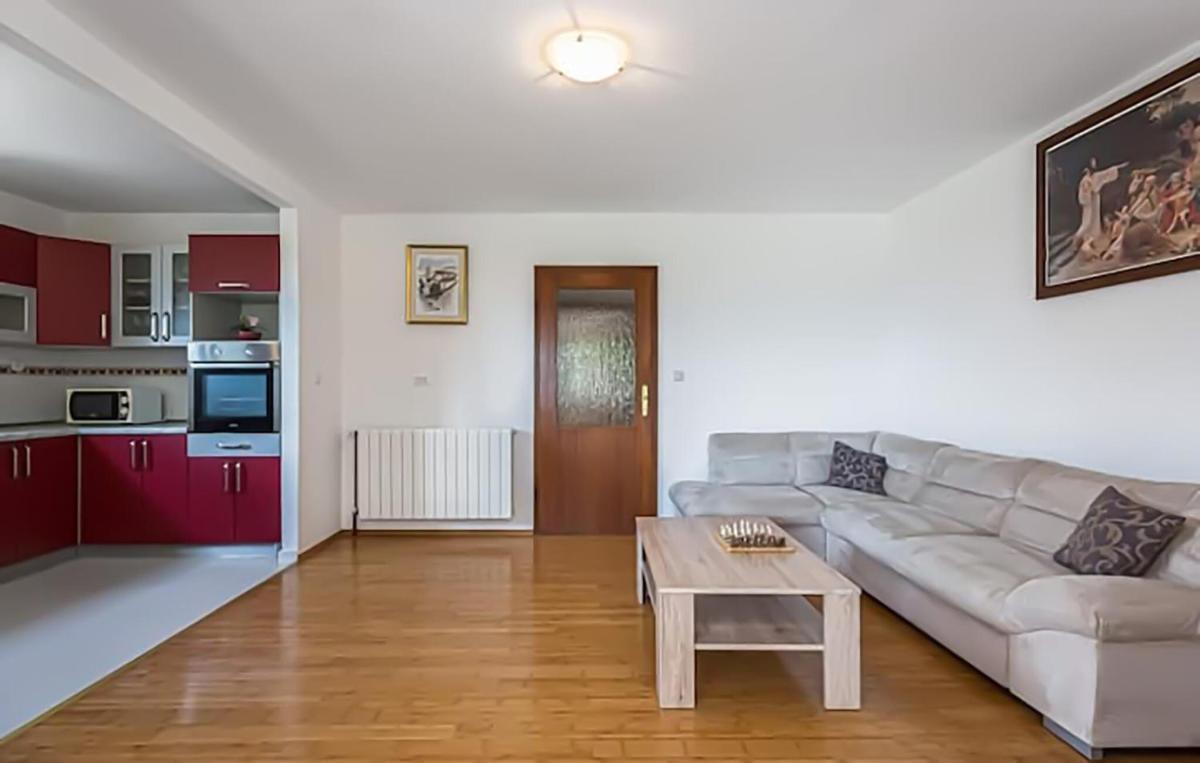 Nice Home In Sestanovac - Housity