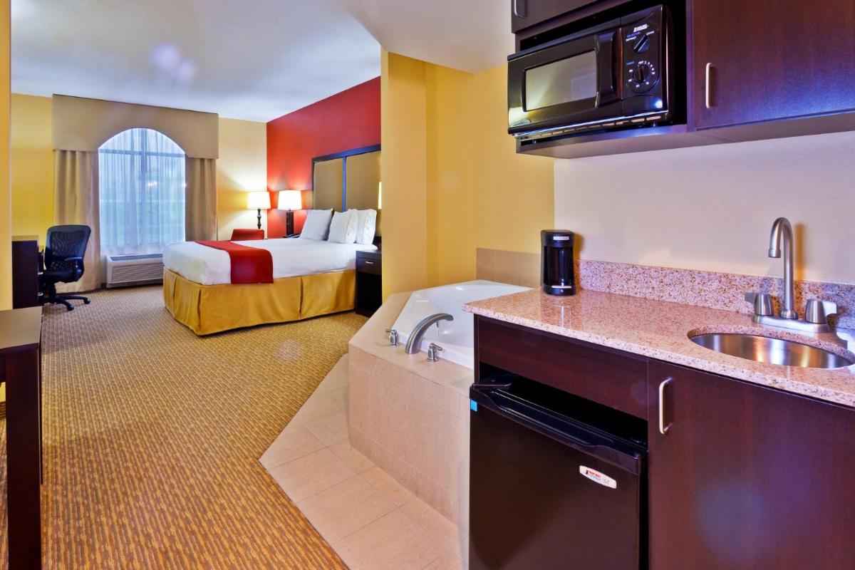 Holiday Inn Express Nashville-Opryland by IHG - Housity