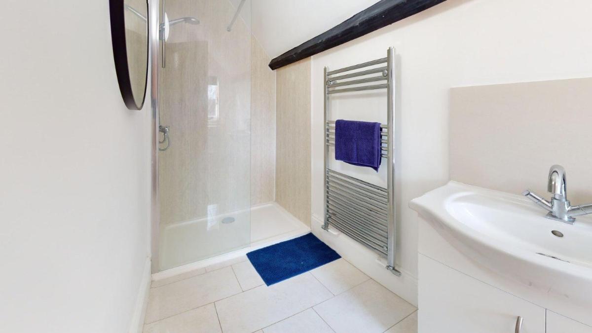 Stylish Georgian Apartment In An Ideal Location - Housity