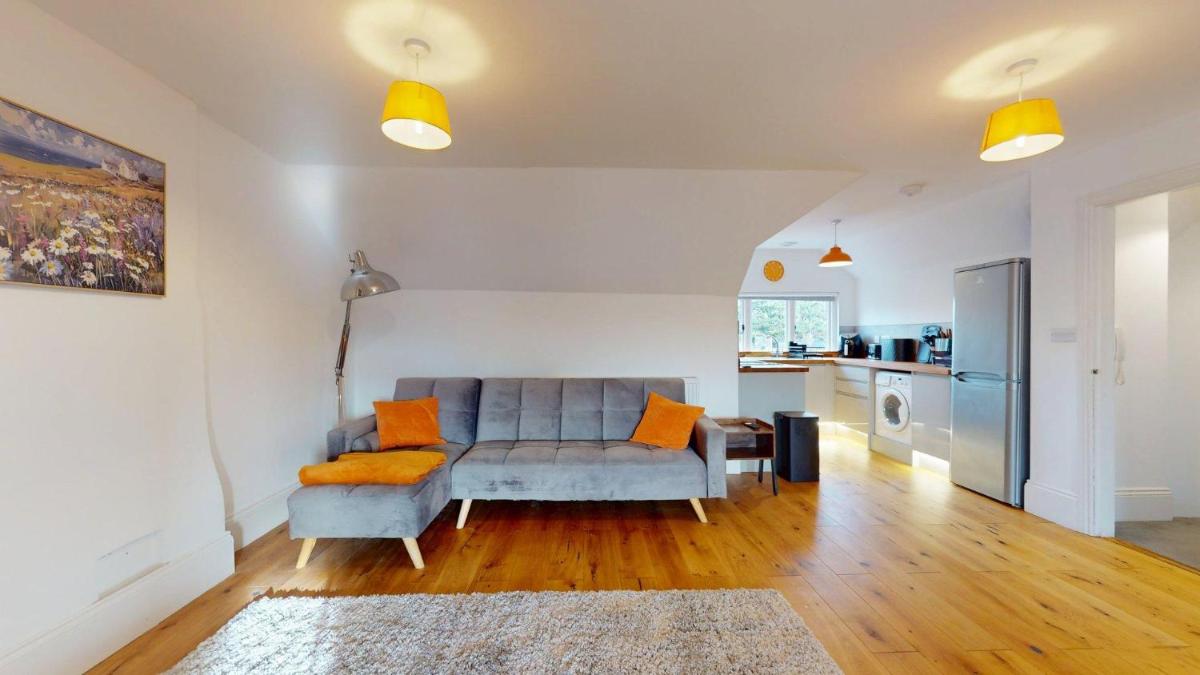 Stylish Georgian Apartment In An Ideal Location - Housity