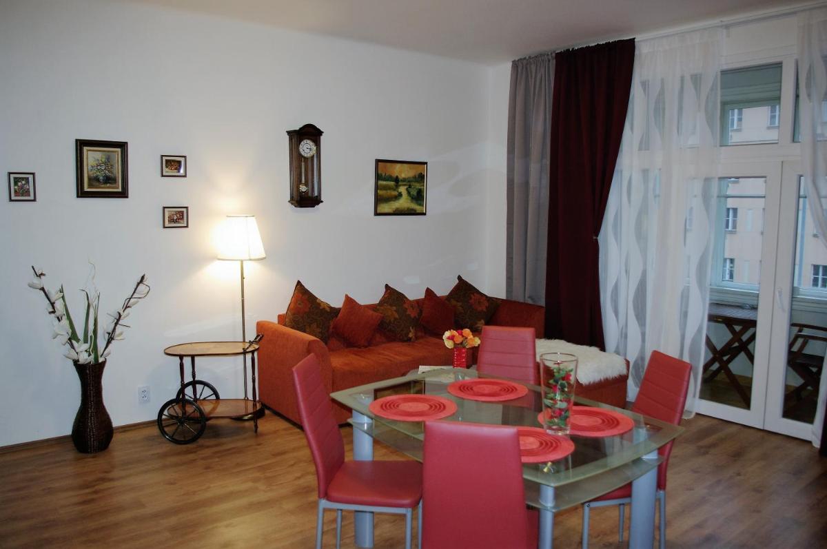 Spacious Prague View Apartment - Housity