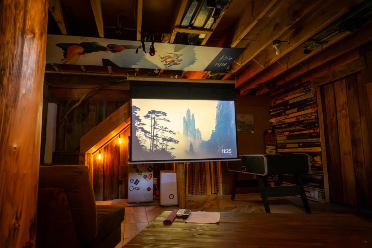 Llama House ADK - Housity